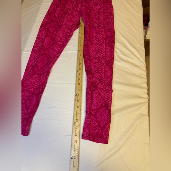 Pink Leggings with Stretchy Comfort and Sleek Design - Picture 8 of 9